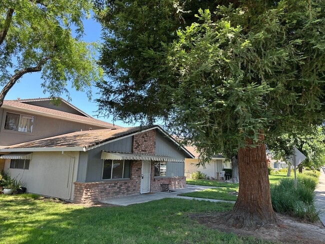 Building Photo - Updated 2-Bedroom Sacramento Condo with Po...