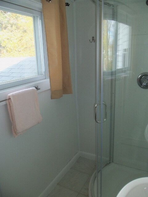 Building Photo - 12 Pine St