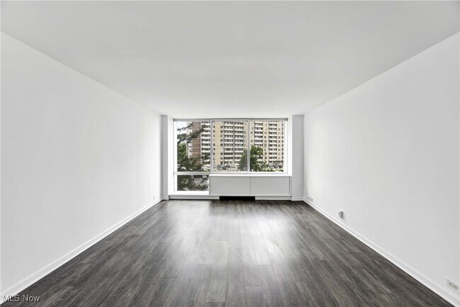 Building Photo - 12700 Lake Ave