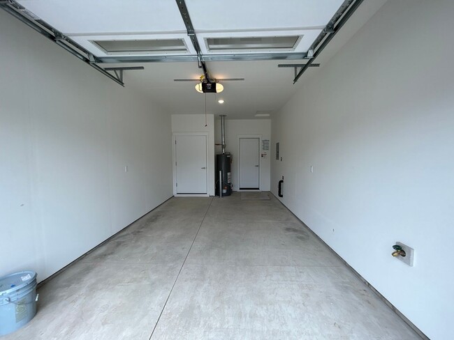 Building Photo - Luxury 2BR Duplex Near Old Mill District & Trails – Apply Today!