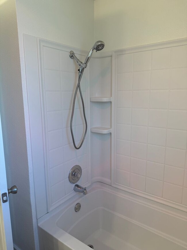 Building Photo - Updated 2 bedroom 1.5 bath duplex in Thurston!