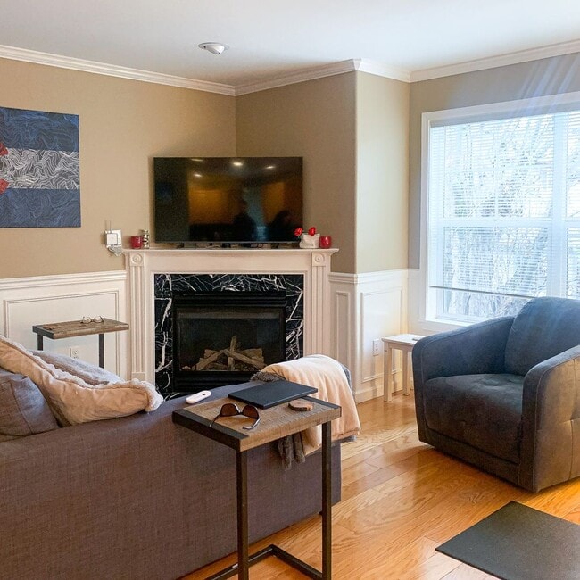 Building Photo - Fremont townhouse in prime location!!!