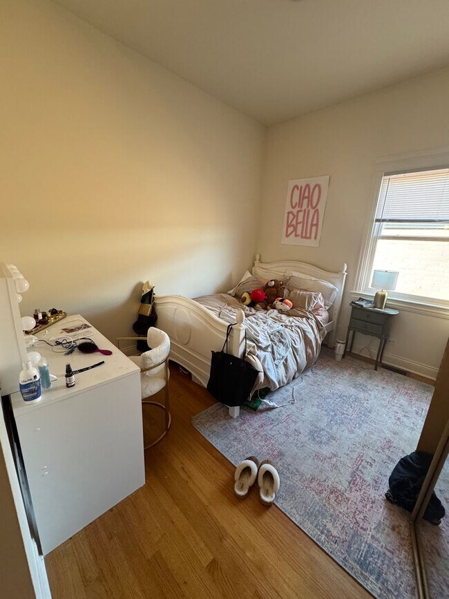 Building Photo - 4 Bedroom, 3 Bathroom Impressive Lincoln P...