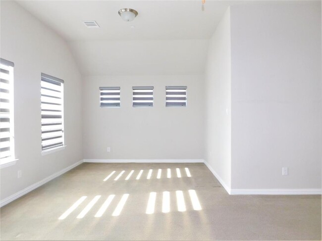 Building Photo - 5520 Liberty Dr
