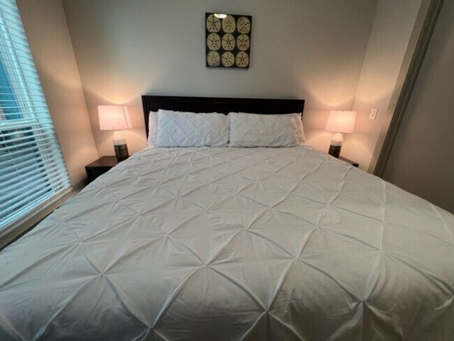 Building Photo - 313 Stillhouse Ln SE