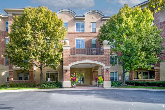 Primary Photo - 2700 Summit Dr