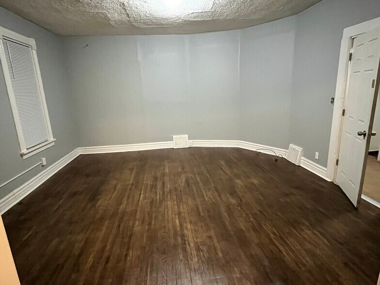 Building Photo - 719 3rd St SW