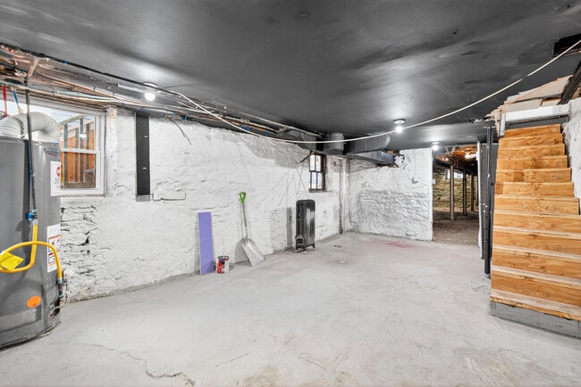 Building Photo - 517 Armandale St