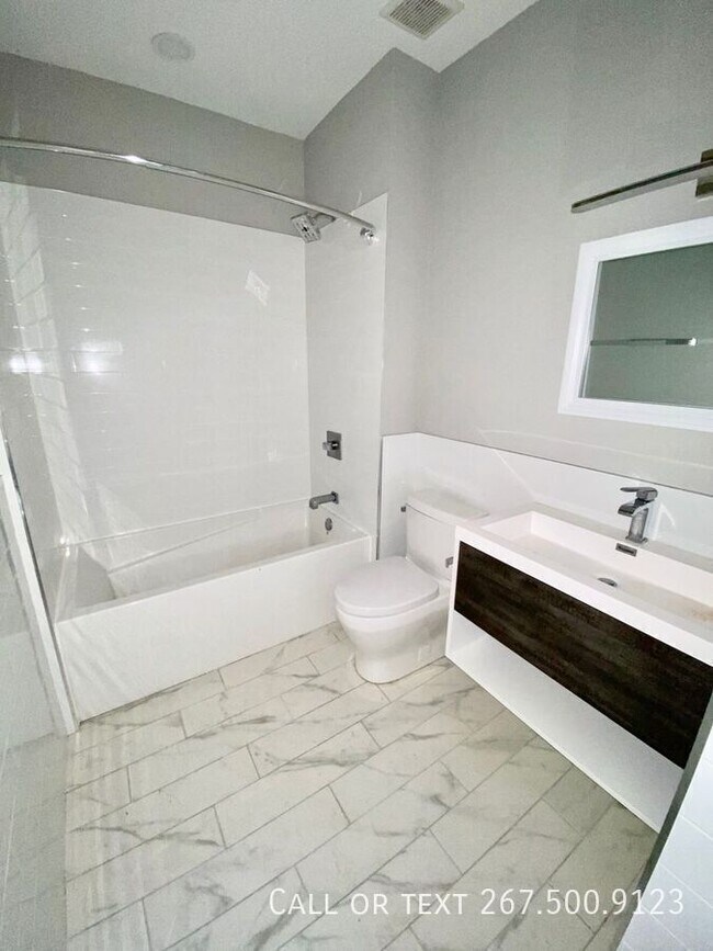 Building Photo - 1523 W Girard Ave