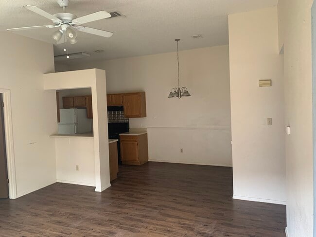 Dining room - 1506 S Medina St