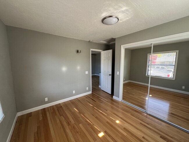 Building Photo - 1551 Menlo Ave