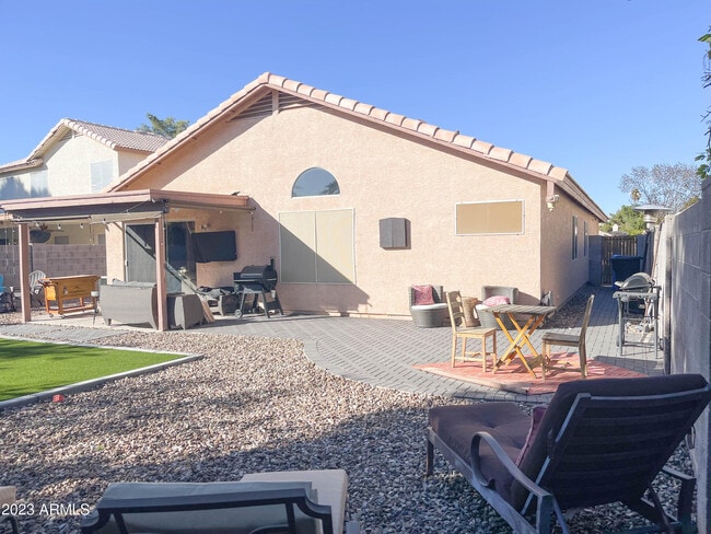 Building Photo - 1077 W Olive Ave