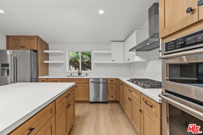 Building Photo - 3647 Grand View Blvd