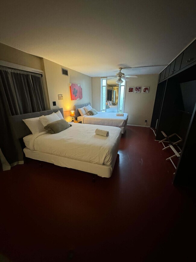 Building Photo - 305 Indian Creek Dr E