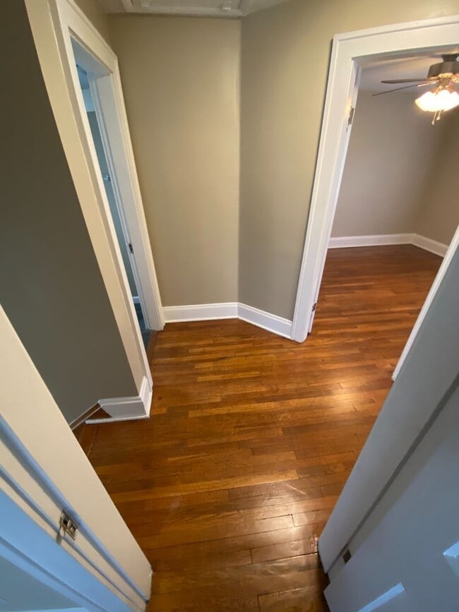 Building Photo - 3 Bedroom House - Grandview Area