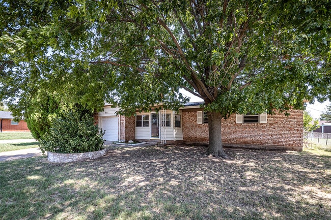 Primary Photo - 4802 SE Avalon Ave