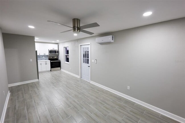 Building Photo - 14906 N Bayshore Dr