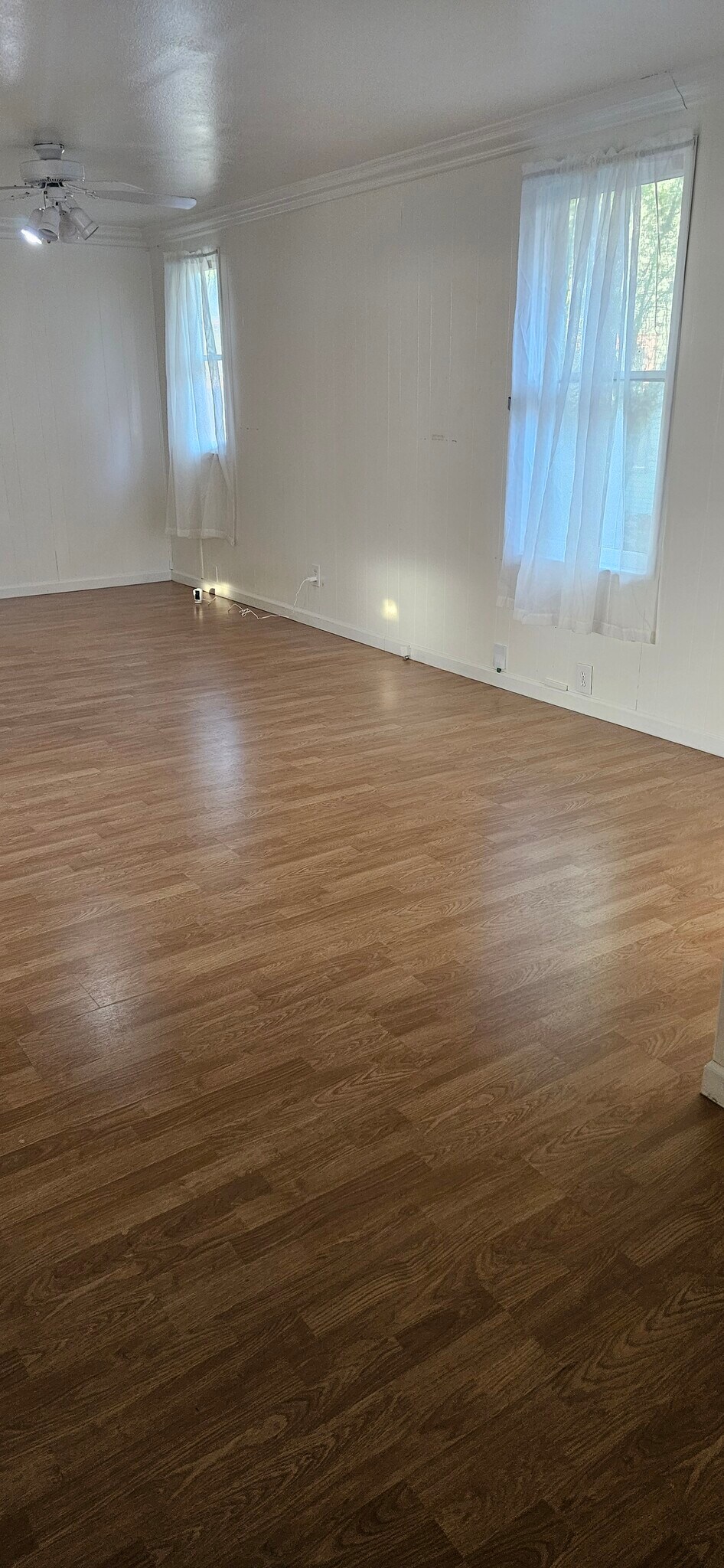 Building Photo - 609 E Main St