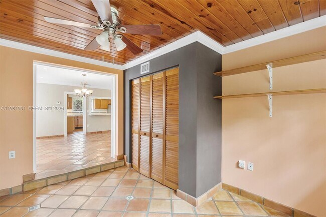 Building Photo - 300 187th St