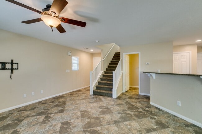 Building Photo - GORGEOUS HOME WITH TONS OF UPGRADES*MOUNTA...