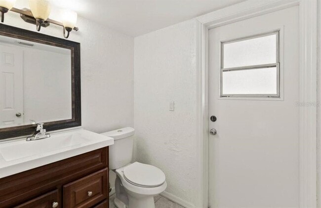 Building Photo - 8413 Shady Glen Dr