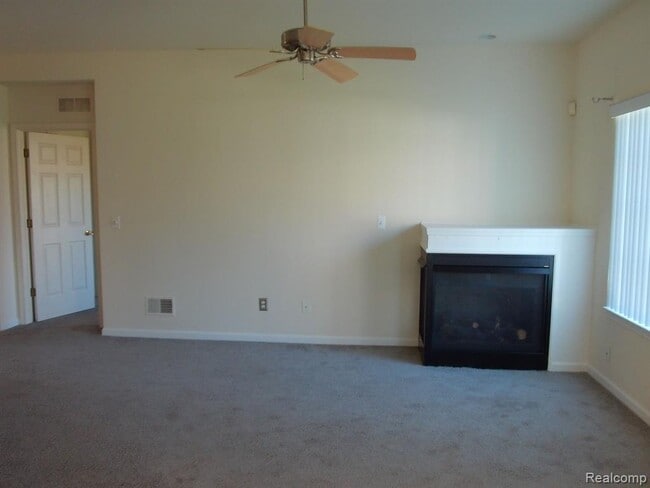 Building Photo - 2009 Monarch Dr