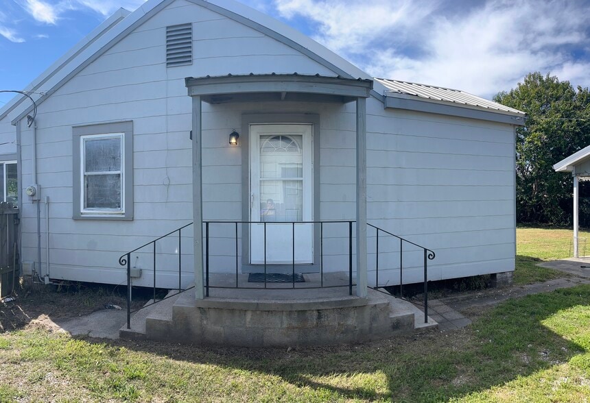 Building Photo - 205 Washington Ave