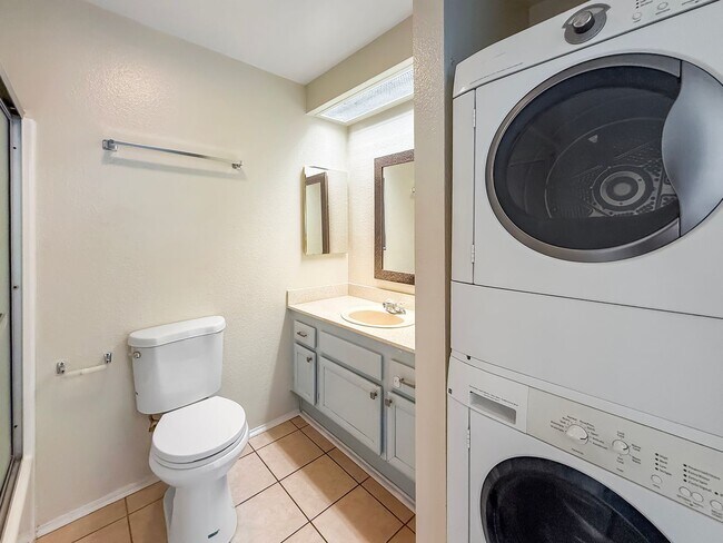Building Photo - Charming 1BR/1BA with Private Patio in Cit...