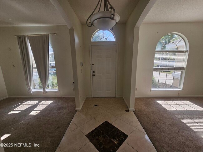 Building Photo - 1708 Dartmoor Ln