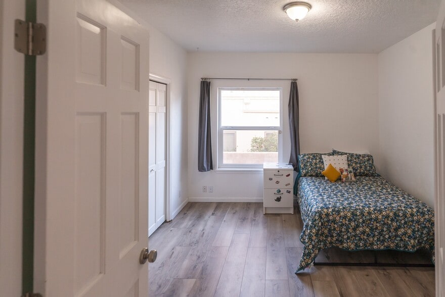 Building Photo - 9316 Tanoan Dr NE