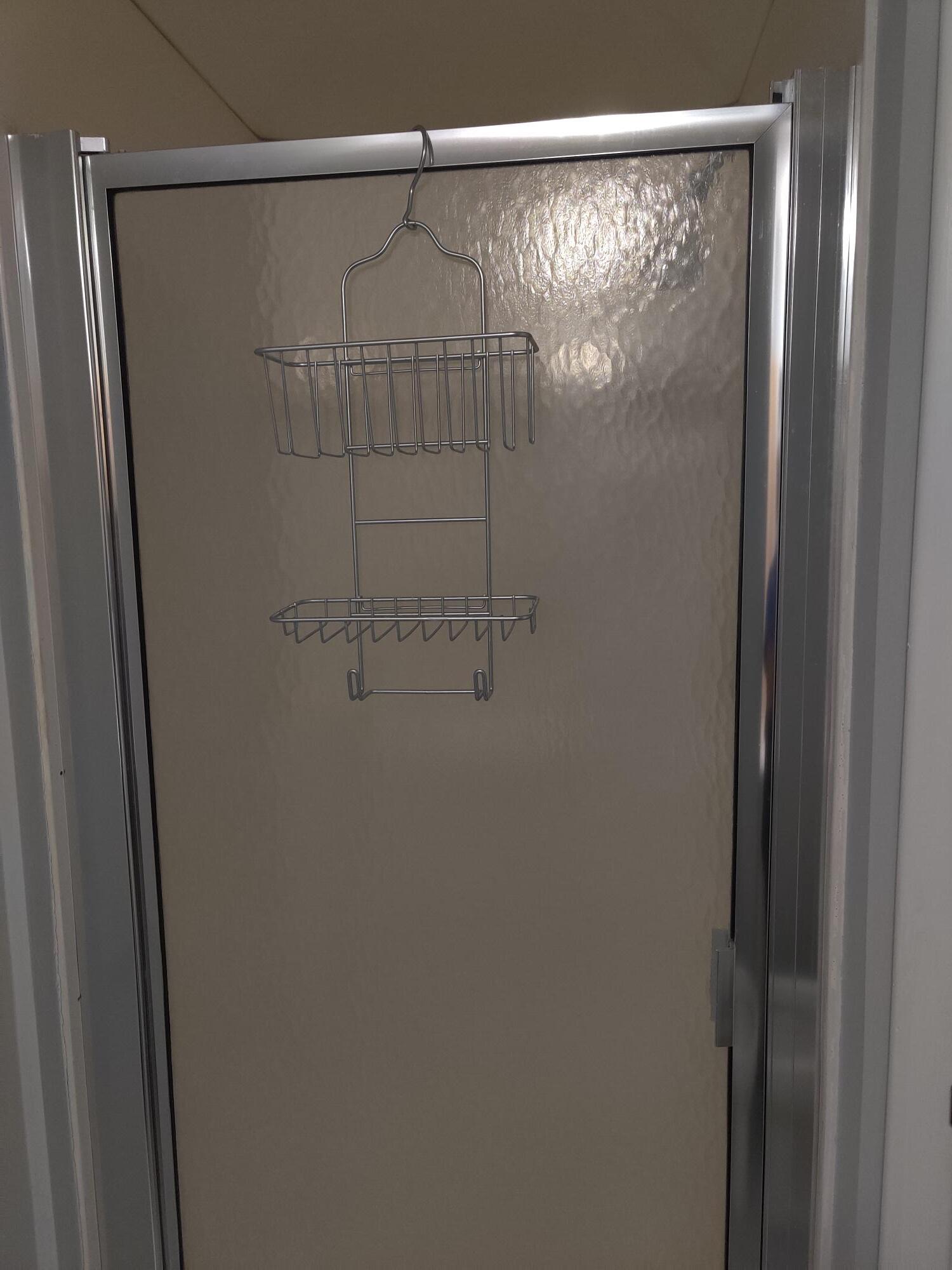 Shower - 2514 Girard Ave S