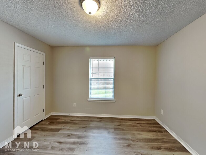 Building Photo - 1850 Penzance Pkwy