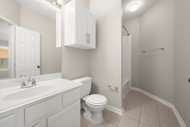 Building Photo - 14707 Oaks Crossing Ln