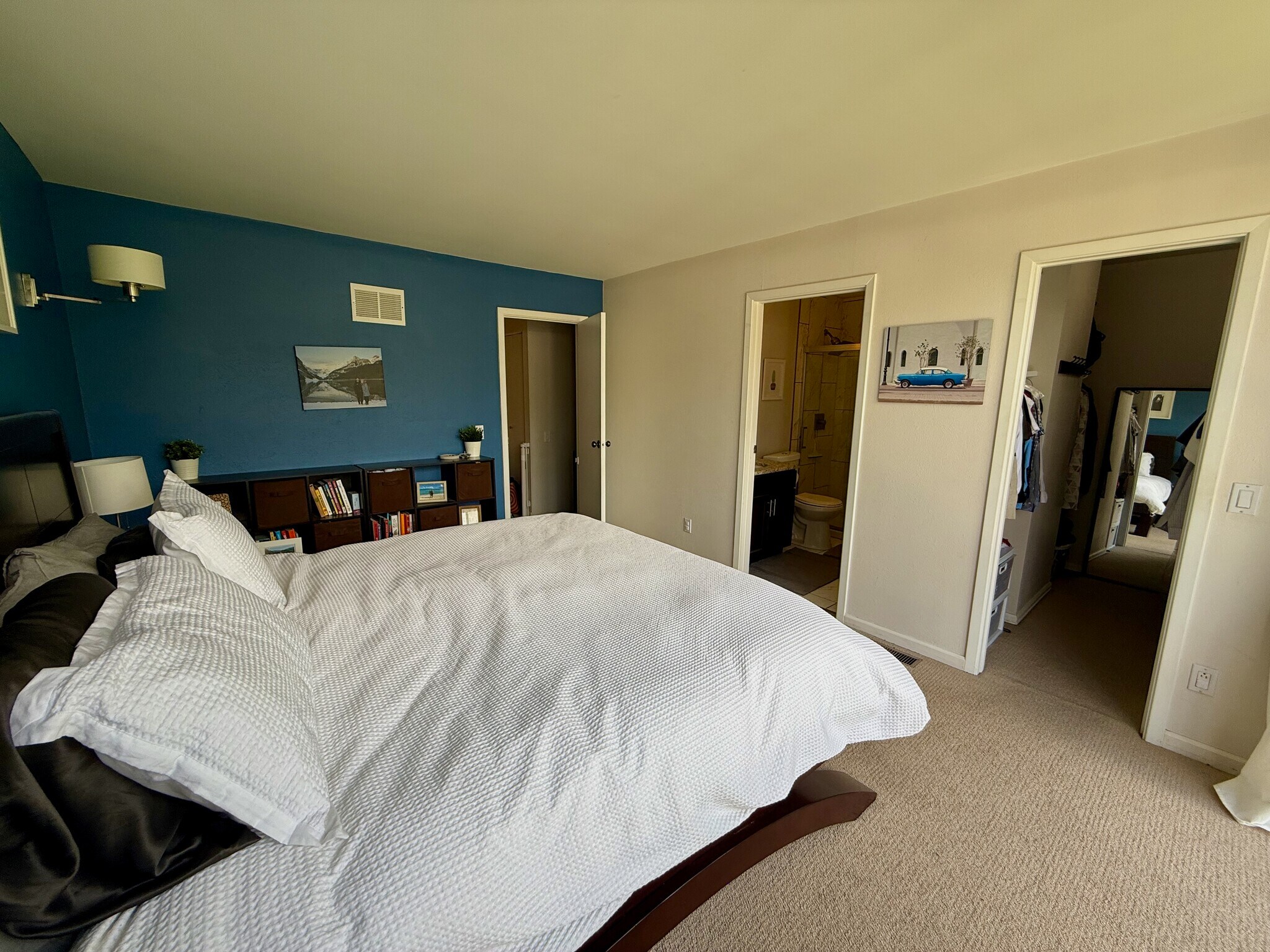 Primary Bedroom with Full En-Suite - 960 N Pennsylvania St