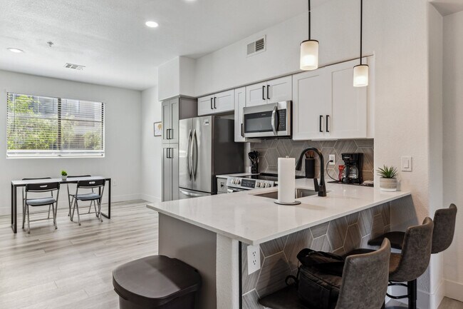 Building Photo - 6610 N 93rd Ave