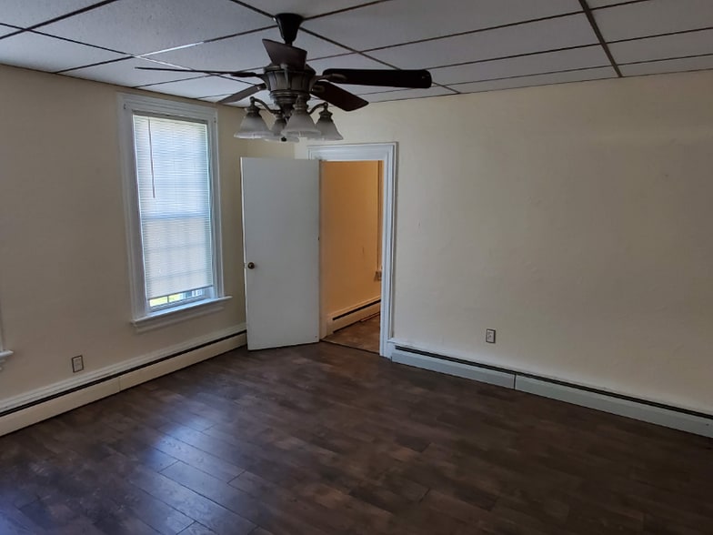 Building Photo - 806 Ash St