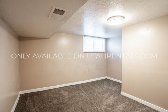 Building Photo - 6773 S 1300 W