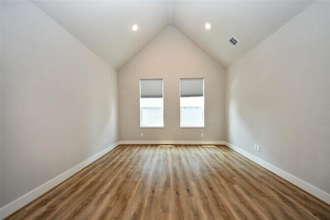 Building Photo - 2189 Mansfield St
