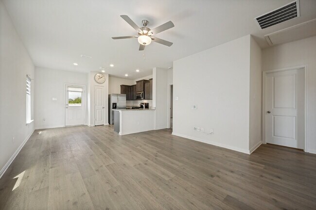 Building Photo - Modern 3BR Home with Open Floor Plan in Ponder, TX