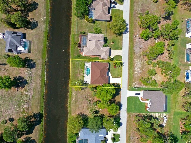 Building Photo - 10 Pine Valley Ln