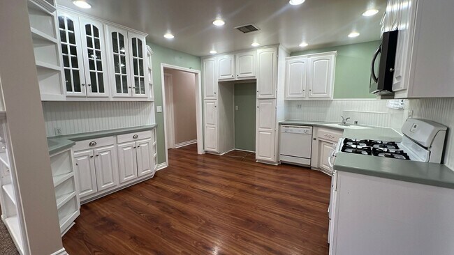 Building Photo - West Lancaster Home