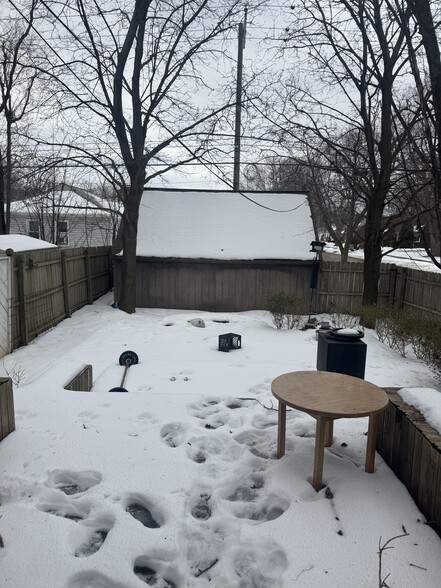 Building Photo - 25265 Coolidge Hwy