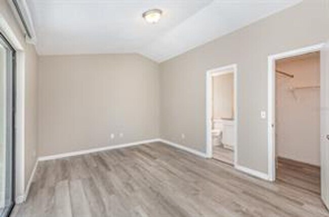 Building Photo - 3846 Long Grove Ln