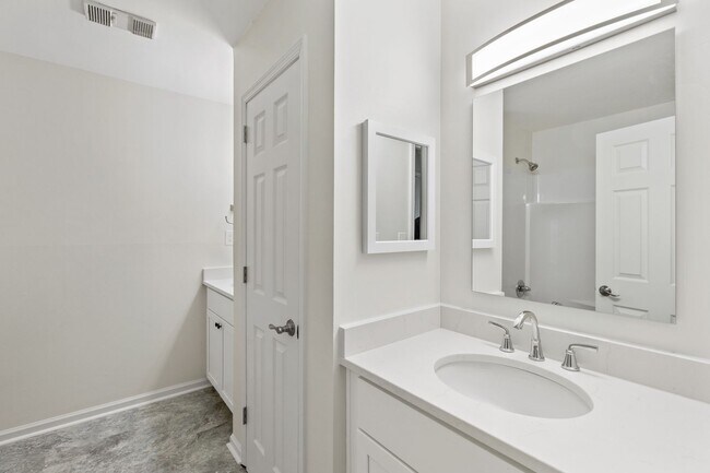 Building Photo - 163 S Eagle Creek Dr