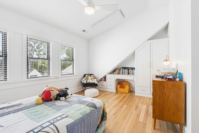 Building Photo - 2016 Sweetbriar Ave