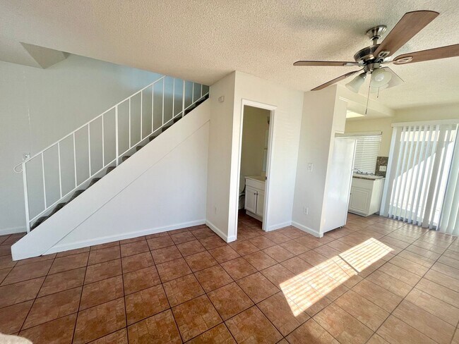 Building Photo - 1450 Melrose Ave