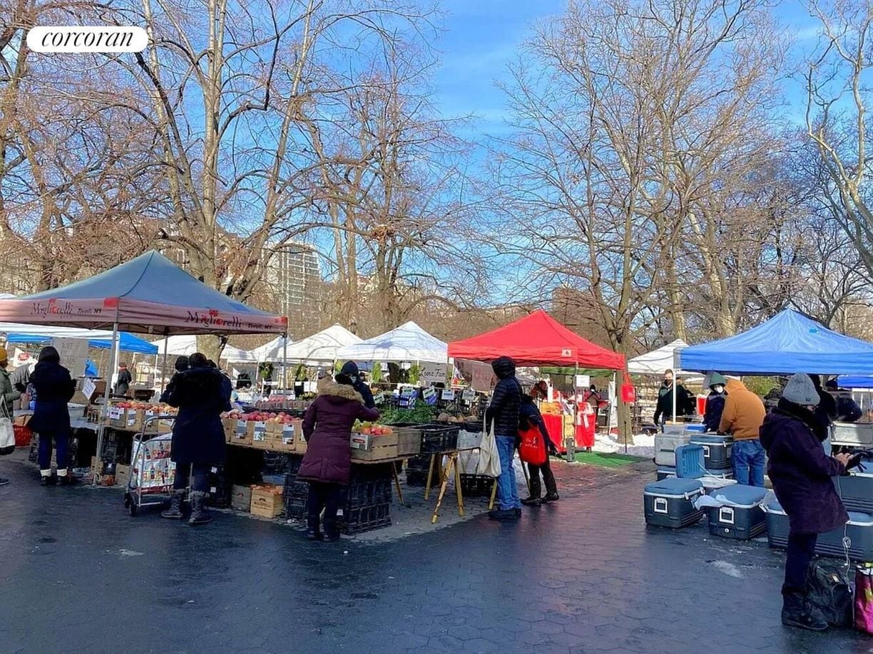 Building Photo - 250 Manhattan Ave