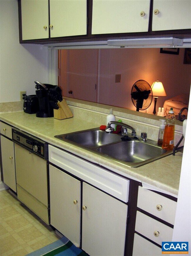 Building Photo - 338 S Pantops Dr