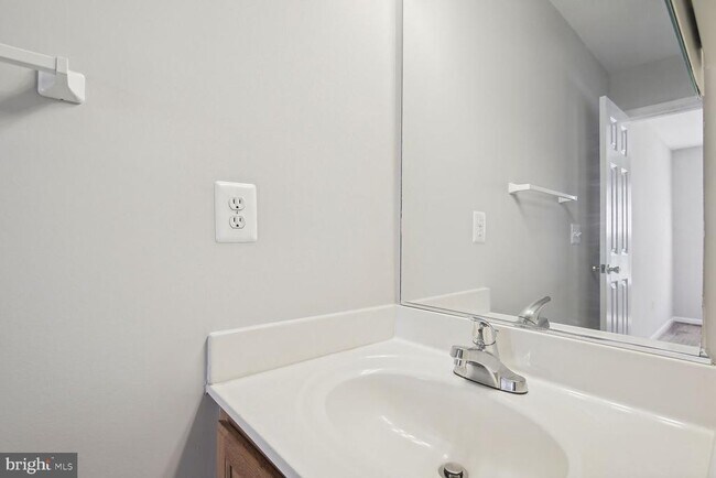 Building Photo - 2547 Sandbourne Ln