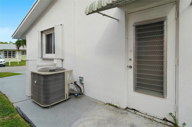 Building Photo - 4510 NW 49th Dr